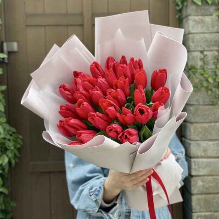 35 красных тюльпанов в Иваново